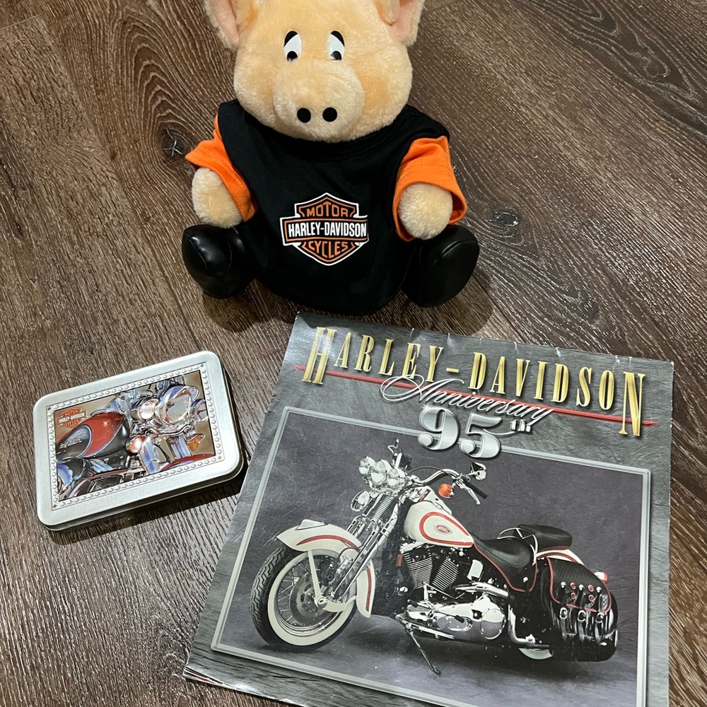 4 total Harley Davidson collection plush / tin can / calendar - Picture 2 of 12